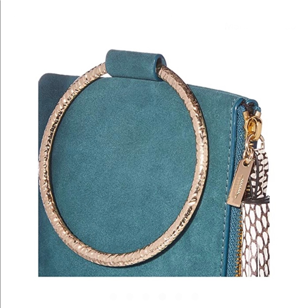 THACKER Goldtone ring handle Hammered Clutch - Picture 4 of 9